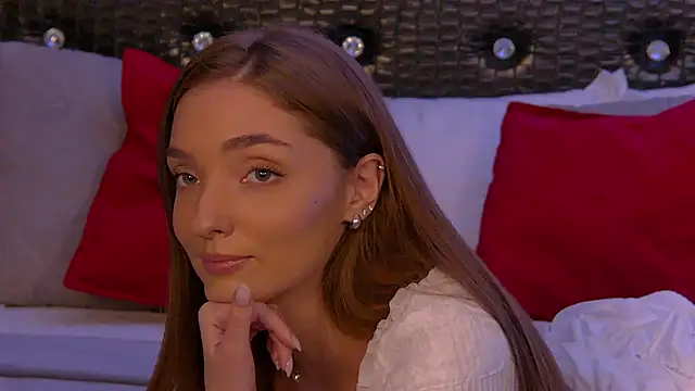 VirginieCruz online show from February 2025 02:53:01 PM