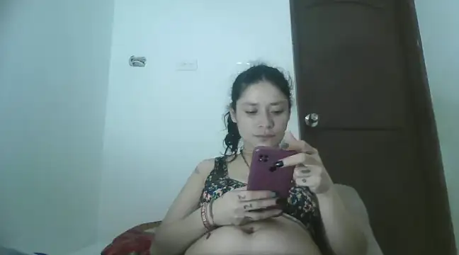 Snapshot of TamaraNauthy chatting on January 2025 03:55:01 PM TamaraNauthy online show from January 2025 03:55:01 PM