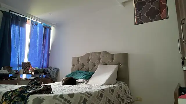 Karina Yang online show from February 2026 06:28:01 PM