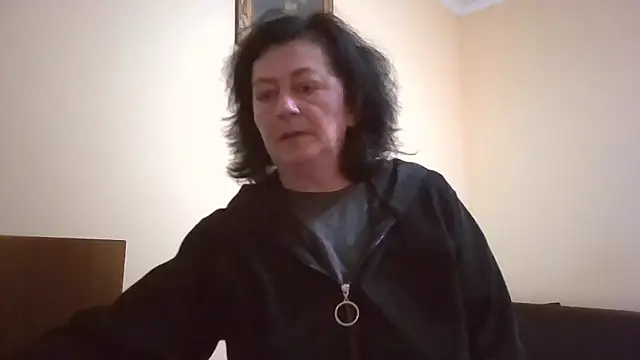 GypsiQueen2 online show from April 2026 06:23:01 PM