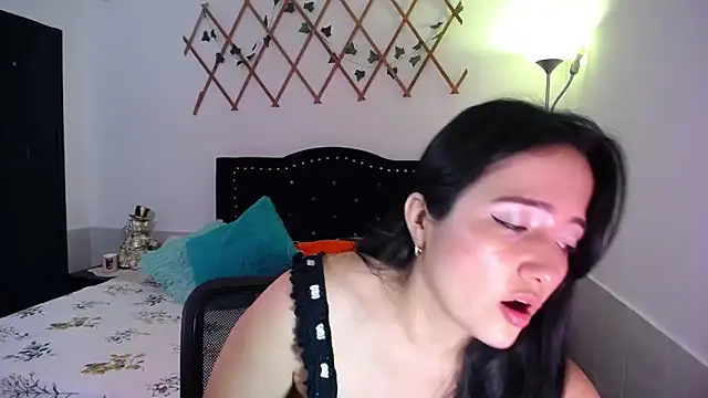 naughty girl 4u online show from October 2025 07:32:01 PM