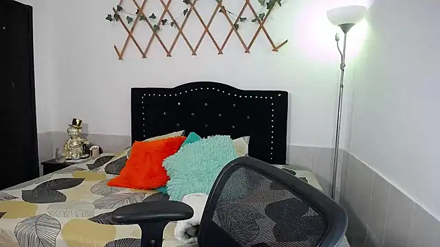 naughty girl 4u online show from February 2026 10:29:01 PM