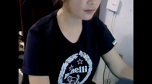 makemefallin online show from December 2024 02:11:01 PM