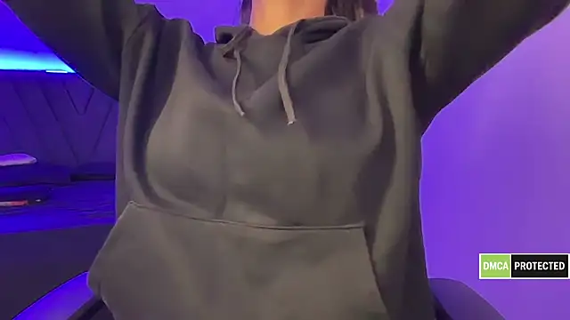 Hottie ishuu online show from November 2025 05:51:02 PM