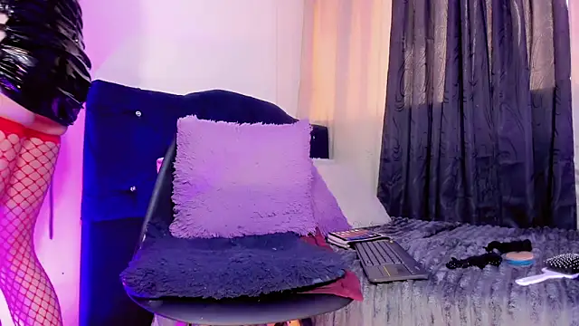 lesly xx online show from March 2026 07:08:01 PM