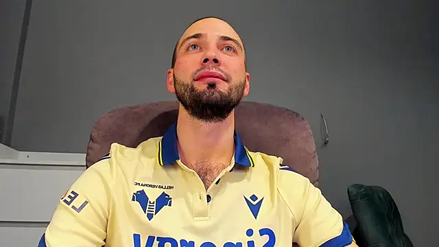 Snapshot of A_____________ chatting on November 2025 12:55:01 PM A online show from November 2025 12:55:01 PM