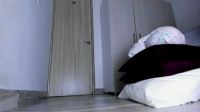 Skarleth69 online show from November 2025 03:38:02 AM