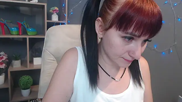 NinaFlawlees online show from November 2025 01:10:01 PM