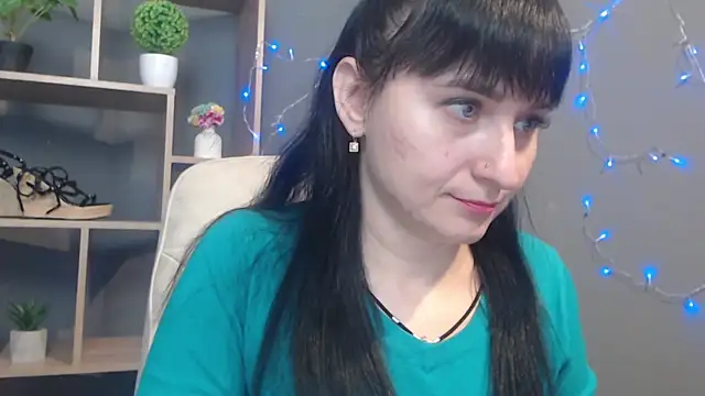 NinaFlawlees online show from November 2025 12:37:02 PM