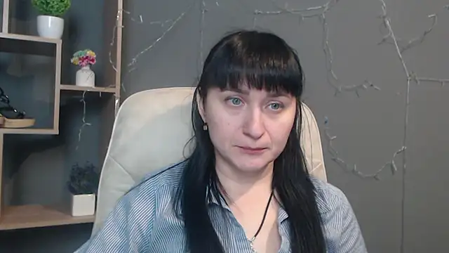 NinaFlawlees online show from December 2025 12:58:01 PM