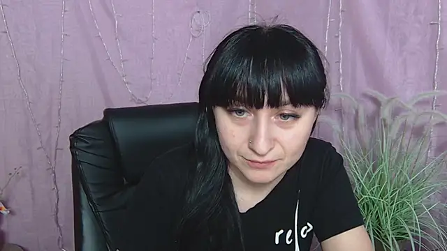 Snapshot of NinaFlawlees chatting on May 2026 12:10:01 PM NinaFlawlees online show from May 2026 12:10:01 PM
