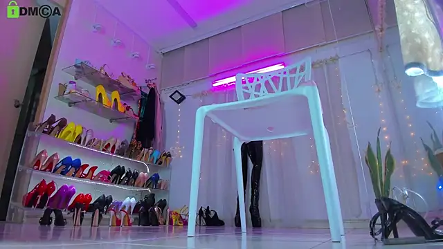 kendrarioss online show from October 2025 09:00:02 PM