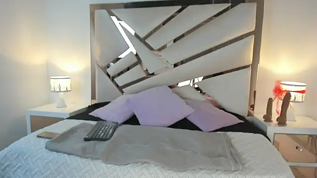 Naughty  Mom online show from December 2024 07:06:02 AM