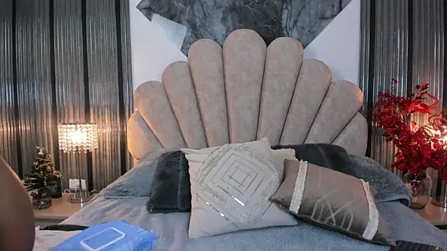 Naughty  Mom online show from December 2025 12:55:02 PM