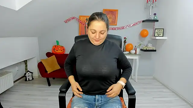 LollaGirl online show from October 2025 04:25:02 AM