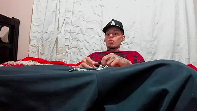 Snapshot of davidlatin66 chatting on February 2026 12:14:02 AM davidlatin66 online show from February 2026 12:14:02 AM