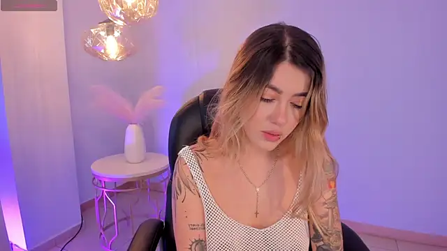 EveBensonX online show from September 2025 07:47:01 PM