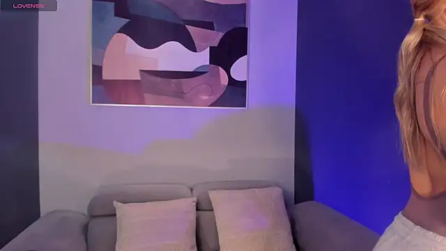 EveBensonX online show from November 2025 05:59:01 PM