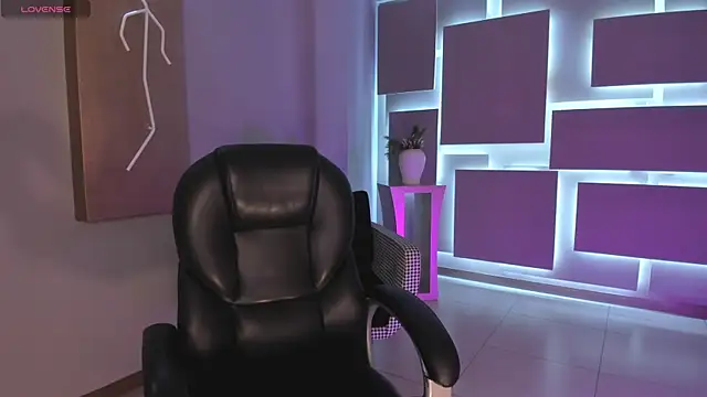 EveBensonX online show from December 2025 12:56:01 PM