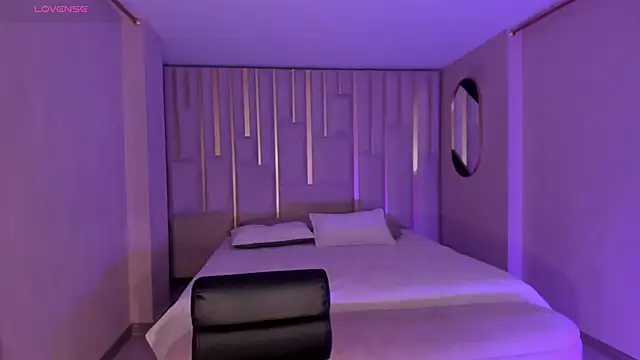 EveBensonX online show from April 2026 07:11:02 PM