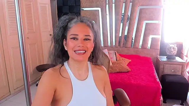 cute sassy online show from December 2025 03:10:01 PM