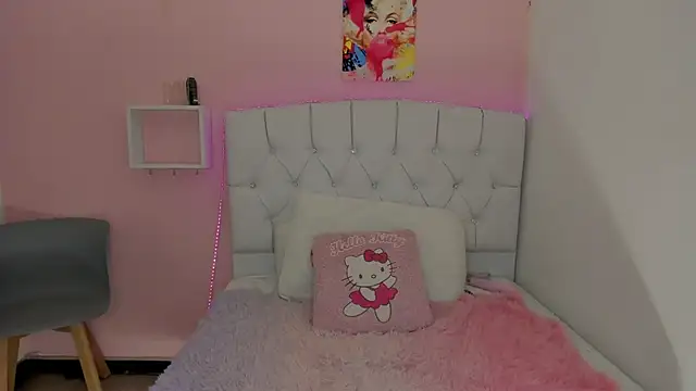 Snapshot of 18candys chatting on December 2024 10:52:02 PM 18candys online show from December 2024 10:52:02 PM