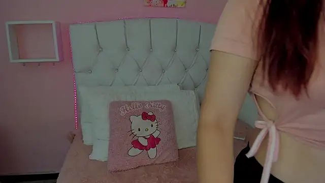 Snapshot of 18candys chatting on December 2024 08:39:01 PM 18candys online show from December 2024 08:39:01 PM