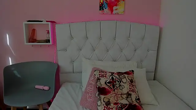 Snapshot of 18candys chatting on January 2025 08:37:02 PM 18candys online show from January 2025 08:37:02 PM