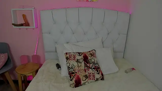 Snapshot of 18candys chatting on February 2025 10:43:02 PM 18candys online show from February 2025 10:43:02 PM