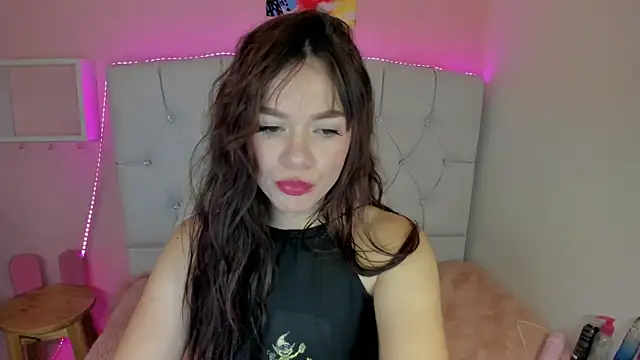 Snapshot of 18candys chatting on February 2025 01:18:02 AM 18candys online show from February 2025 01:18:02 AM