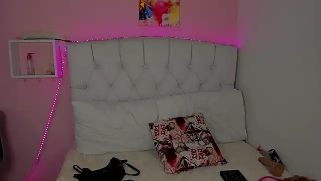 18candys online show from June 2026 11:18:01 PM