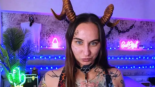 Cool Freak  online show from September 2025 10:17:01 AM