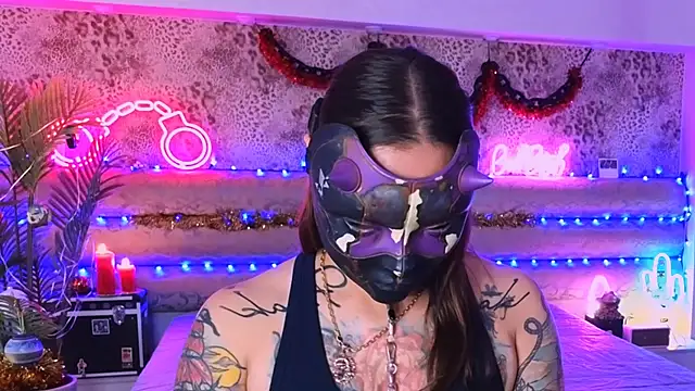 Cool Freak  online show from November 2025 10:25:01 AM