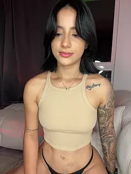 Snapshot of Ale_Lewis chatting on February 2025 11:53:01 PM Ale Lewis online show from February 2025 11:53:01 PM