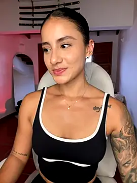 Snapshot of Ale_Lewis chatting on October 2025 10:29:02 PM Ale Lewis online show from October 2025 10:29:02 PM