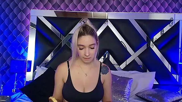 victoriaa lee  online show from November 2025 12:21:01 AM