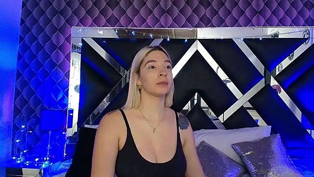 victoriaa lee  online show from March 2026 07:36:02 PM