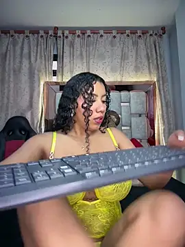 Snapshot of serena_willow chatting on May 2026 11:15:01 AM serena willow online show from May 2026 11:15:01 AM