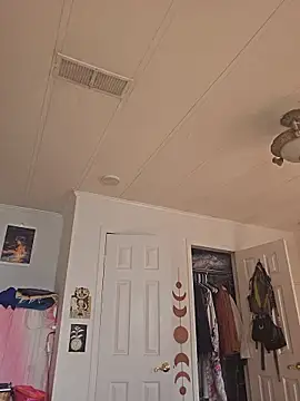 mossy kiss online show from January 2026 04:43:02 PM