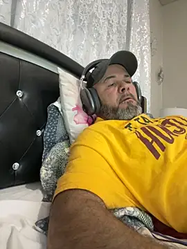 Snapshot of Cristian-Brayan chatting on October 2025 10:49:01 AM Cristian-Brayan online show from October 2025 10:49:01 AM