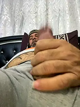 Cristian-Brayan online show from December 2025 05:33:02 PM