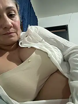 Snapshot of gabiTetas chatting on May 2026 07:42:02 PM gabiTetas online show from May 2026 07:42:02 PM