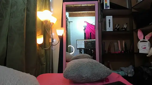 Snapshot of iriss_25 chatting on February 2025 12:21:02 PM iriss 25 online show from February 2025 12:21:02 PM