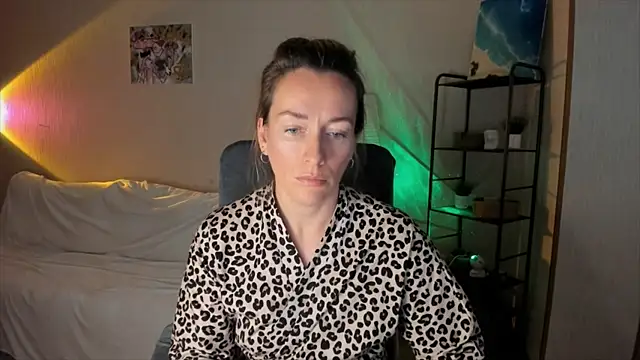 RebeccaMartinez online show from October 2025 09:28:01 AM