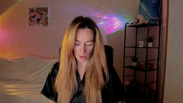 RebeccaMartinez online show from November 2025 10:32:02 AM