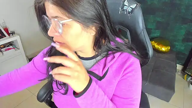 Snapshot of BellaFlaming chatting on January 2025 10:50:02 AM BellaFlaming online show from January 2025 10:50:02 AM