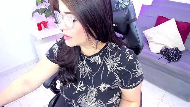 Snapshot of BellaFlaming chatting on February 2025 12:50:02 PM BellaFlaming online show from February 2025 12:50:02 PM