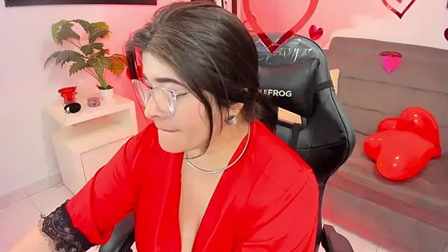 Snapshot of BellaFlaming chatting on February 2025 06:40:01 PM BellaFlaming online show from February 2025 06:40:01 PM