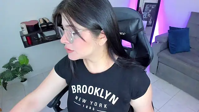 Snapshot of BellaFlaming chatting on September 2025 11:11:02 AM BellaFlaming online show from September 2025 11:11:02 AM