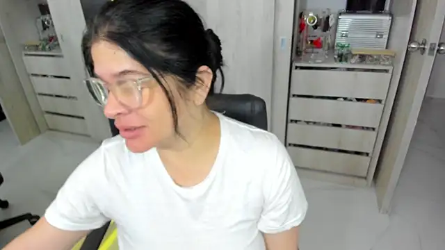BellaFlaming online show from May 2026 10:56:02 AM